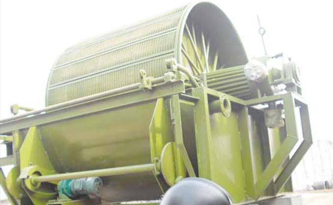 1479957456824316.jpg 永磁真空過濾機-02 .jpg